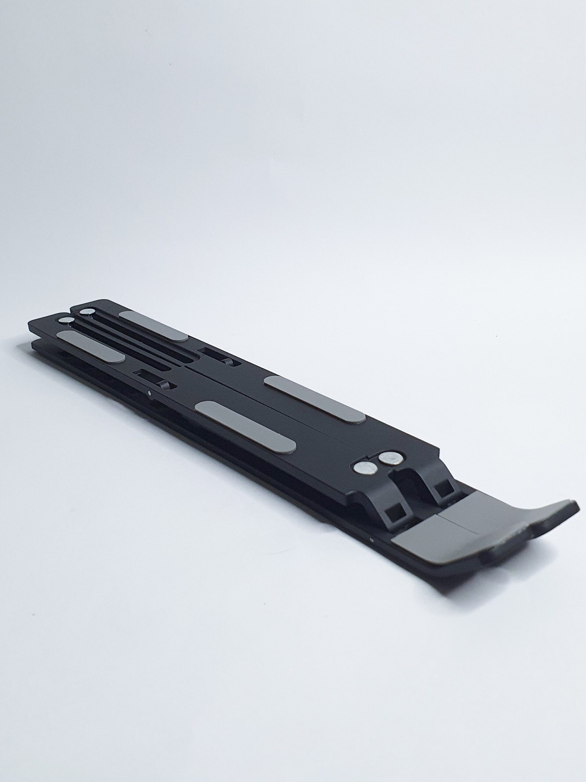 2025/08/20250727_223620-scaled.jpg Laptop Stand - Image 4